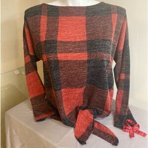 Oversized~Red & Black~Checkered Pattern~Long Sleeved~Tie Front Top~Size Small
